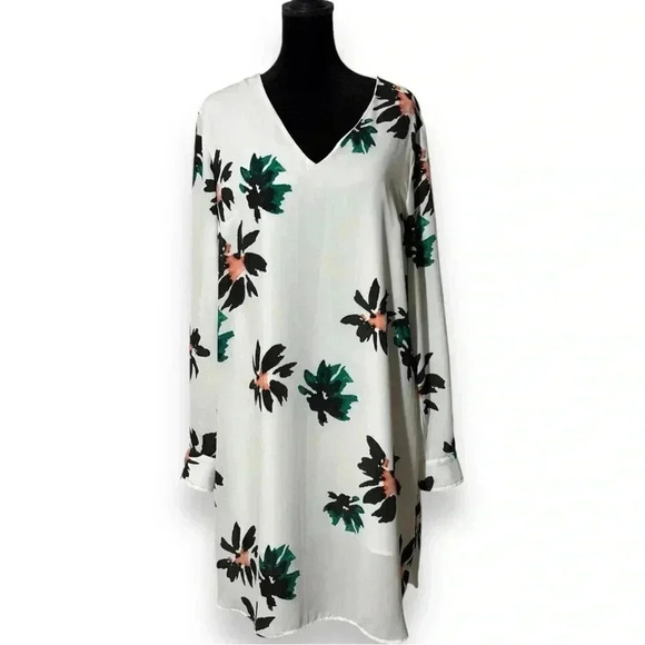 Who What Wear Dresses & Skirts - Who What Wear Knee Length Shift White Fully Lined Lightweight Floral Print Sress